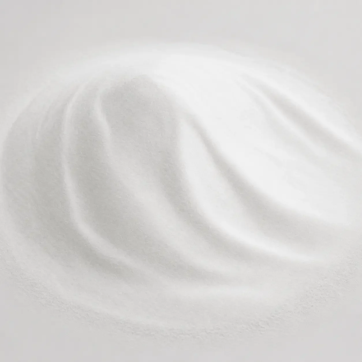 Fine bright-white spherical silica powder with a smooth free-flowing surface